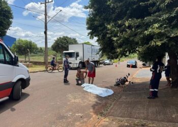 Mulher em bike elétrica é atropelada por caminhão e morre em Nova Andradina