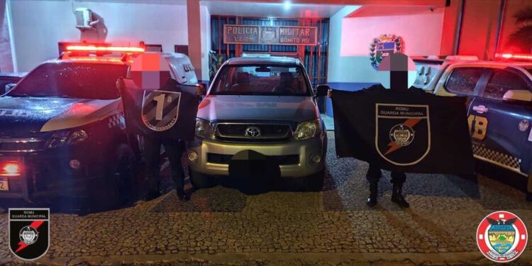 Homens são presos por transportarem caminhonete roubada em Bonito