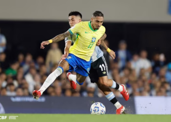 Minuto de silêncio, humilhação. A maior derrota da história das Eliminatórias. 4 a 1 para a Argentina. Dorival não pede demissão