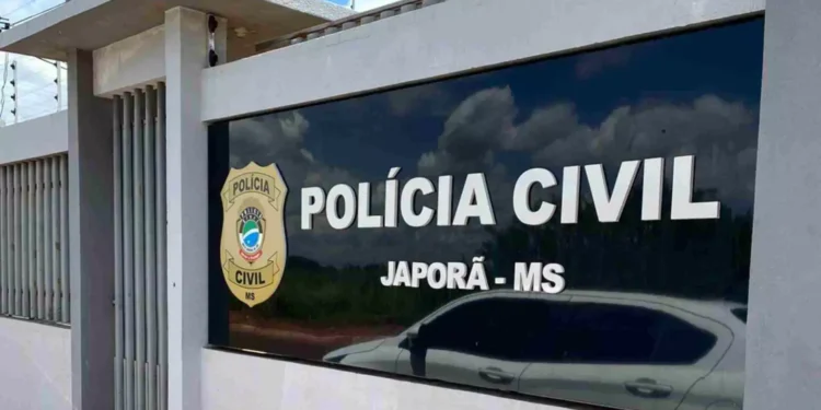Caminhoneiro tomba carga de carne e morre preso às ferragens em rodovia de MS