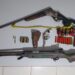 Filha é resgatada de cárcere e pai é preso com duas armas em Ladário
