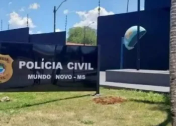 Filha que matou pai com facada no peito após cobrança de dívida diz que era abusada por ele