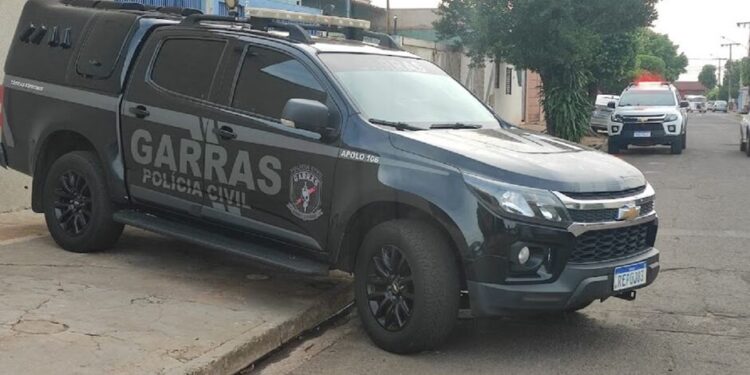 Homem é preso por ameaçar companheira, dirigir bêbado e ser flagrado com arma em Paranaíba