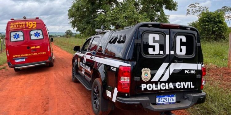 Filho é executado a tiros em frente ao pai por grupo com uniforme militar em Paranhos
