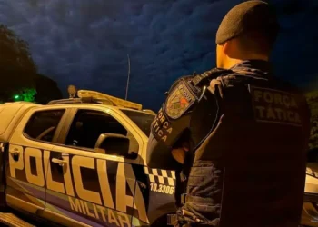 Violência doméstica termina com agressor morto ao atacar PMs com faca