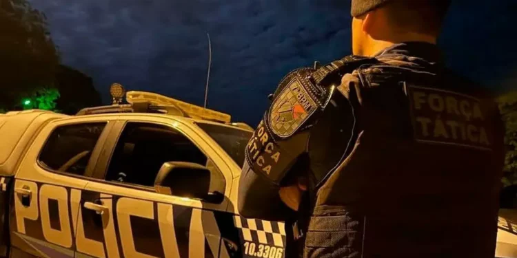 Violência doméstica termina com agressor morto ao atacar PMs com faca