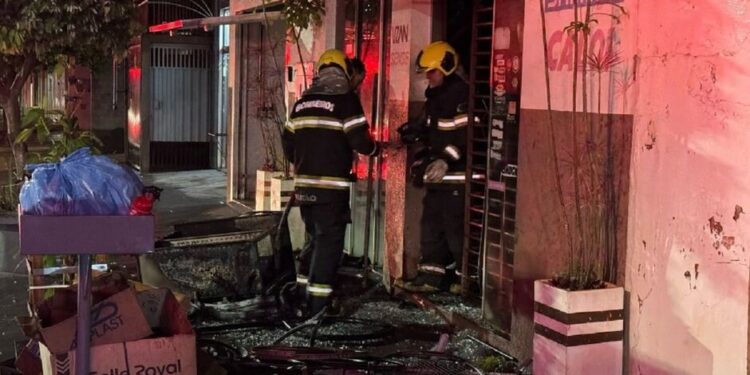 Compressor é esquecido ligado e causa incêndio em bicicletaria de Nova Andradina