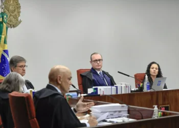 STF decide hoje se Bolsonaro e aliados viram réus pela trama golpista