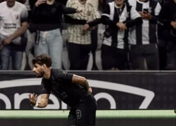 Corinthians dá show em noite de gala de Memphis e Yuri, bate Vasco e vence a 1ª no Brasileirão
