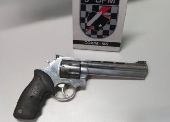 Funcionário aproveita ausência do patrão e furta arma em Coxim