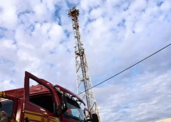 Após 2 horas de negociação, homem é resgatado de torre em Campo Grande