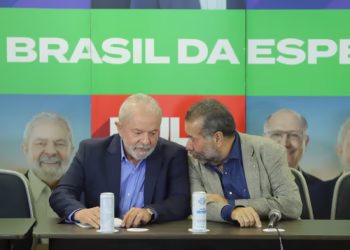 Escândalo do INSS leva à troca de ministro e governo avalia como ressarcir aposentados