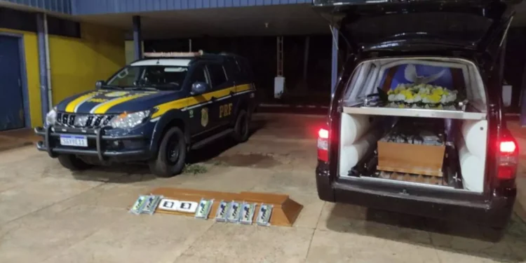 Traficante de MS usa caixão e certidão de óbito para transportar R$ 4 milhões em cocaína