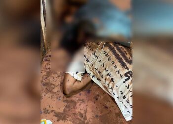 Homem é encontrado morto com foice cravada na cabeça no Indubrasil