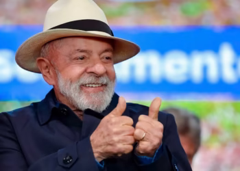 Lula sanciona reajuste para servidores federais com impacto fiscal de R$ 73,7 bilhões