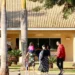 Gritos de desespero de mãe de Emanuelly marcam despedida de menina morta em Campo Grande