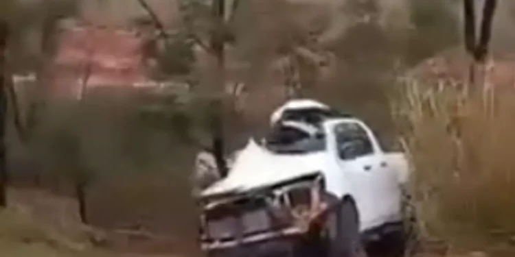Colisão frontal entre Hilux e caminhão deixa um morto na BR-262