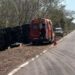 Caminhoneiro morre preso às ferragens em tombamento de carreta em Miranda