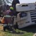 Carreta tomba e motorista morre preso às ferragens na BR-163