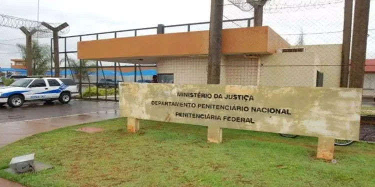 Presídio Federal de Campo Grande deve receber membros do Comando Vermelho após operação no RJ