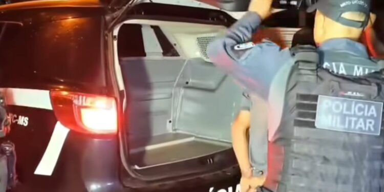 37º feminicídio: ex-guarda municipal é assassinada pelo ex com 23 facadas na frente do filho em Dourados