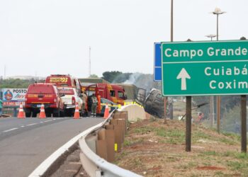 Dois morrem e 36 ficam feridos em acidente com ônibus na BR-163 na véspera do Natal
