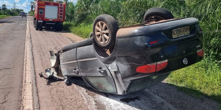Acidente na BR-262 deixa três feridos a 40 km do Posto Guaicurus