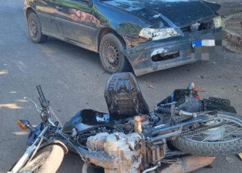Colisão entre carro e moto mobiliza equipes de resgate no cruzamento das ruas Oriel Xavier e Conde Bonfim