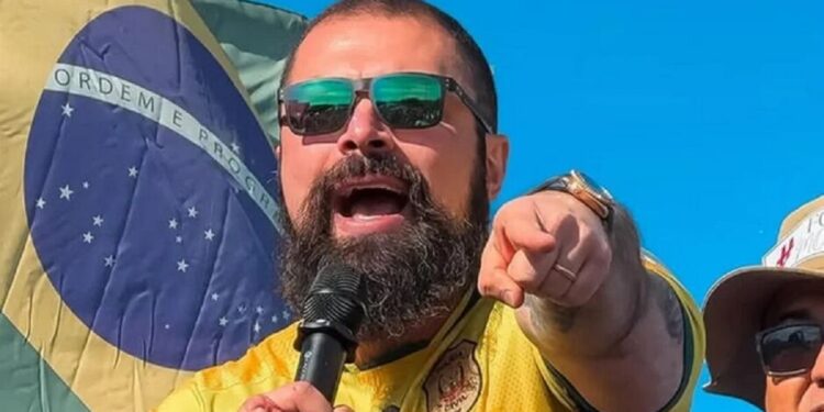 Deputado da bancada da bala propõe porte de arma para pessoas trans
