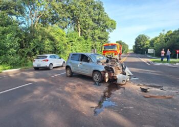 Colisão entre Caminhão e Carro de Passeio Deixa Três Feridos na Entrada de Taunay