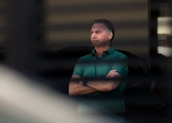 Moraes concede prisão domiciliar a Bolsonaro