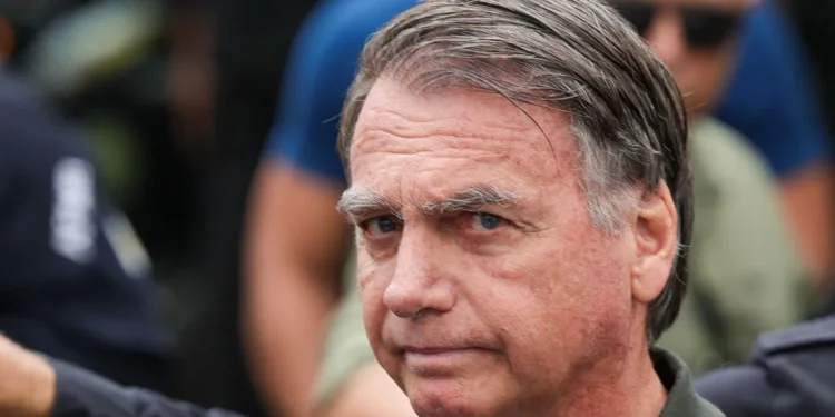 Bolsonaro segue sem previsão de alta, apesar de melhora clínica