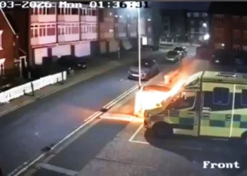 Homens são presos por ataque antissemita à ambulância em Londres
