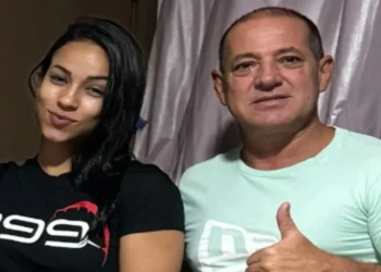 Pai entra em desespero ao ver filha morta em acidente no Distrito Federal