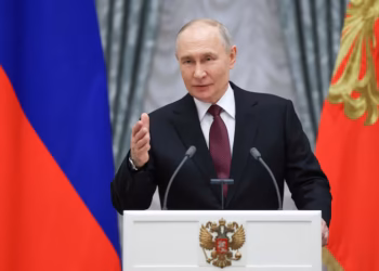 Putin afaga líder supremo do Irã, caçado por Trump, e avisa o mundo: ‘Parceria leal e confiável’