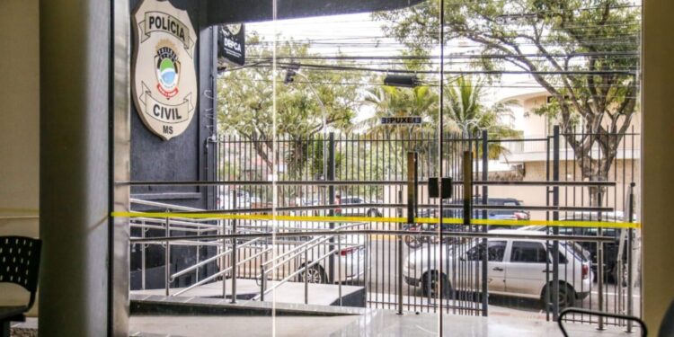 Presa mãe que acobertou estupro da filha e recebeu dinheiro em troca