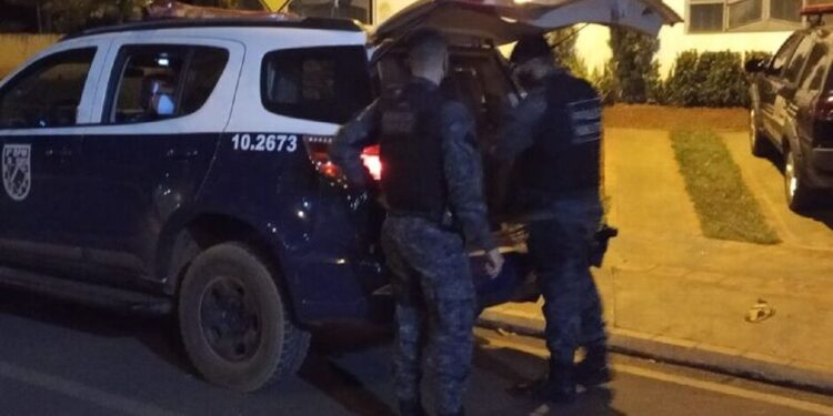 Mulher esfaqueia outra durante briga e vai presa em Guia Lopes