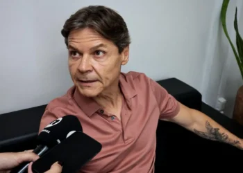 Paulo Duarte renuncia à presidência do PSB para viabilizar reeleição
