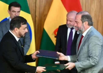 Brasil assina acordo de interconexão elétrica que ligará Corumbá à Bolívia