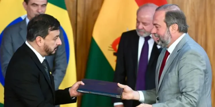Brasil assina acordo de interconexão elétrica que ligará Corumbá à Bolívia