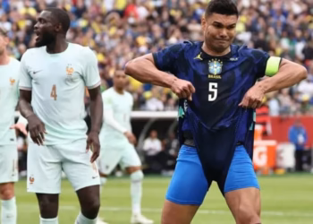 ‘Olê, olê, ola… Neymar, Neymar.’ E vaias. Assim a torcida brasileira reagiu à derrota do Brasil diante da França. Mesmo com um jogador a mais por 41 minutos. ‘Estou satisfeito’, teve coragem de dizer Carlo Ancelotti