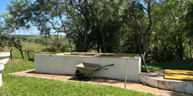 Trabalhador encontra feto sem cabeça em rede de esgoto de Eldorado