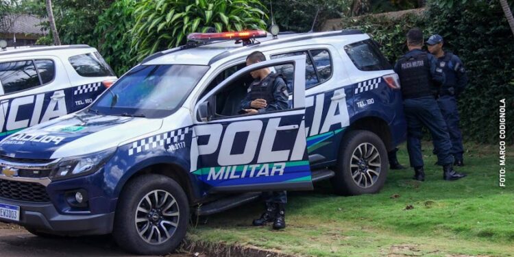 Bebâdo, homem tenta esfaquear desafeto e joga pedras na viatura da PM em Corumbá