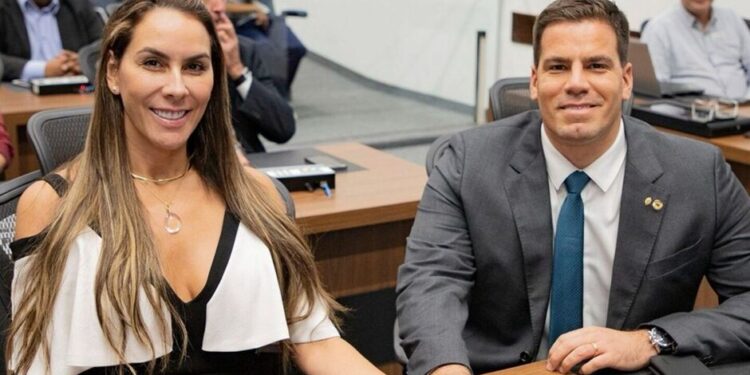 Agência da esposa de Contar foge da Justiça em ação por corrupção enquanto fatura PIX do PL