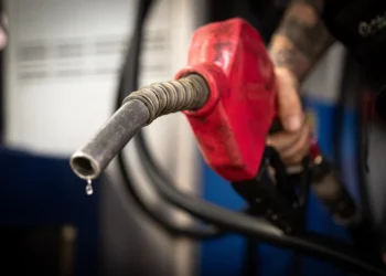 Governo propõe reduzir tributos sobre combustíveis com receita do petróleo