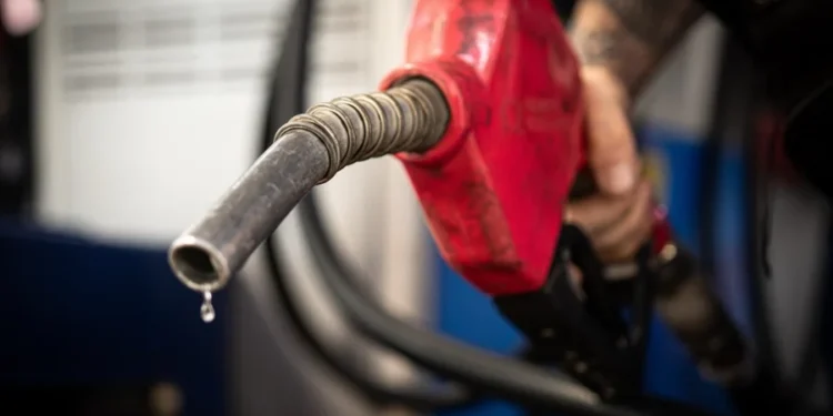 Governo propõe reduzir tributos sobre combustíveis com receita do petróleo
