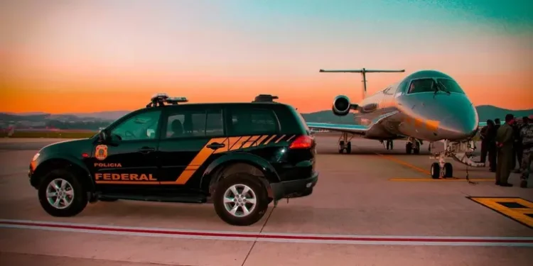 Operação da PF mira funcionários de aeroporto que facilitavam tráfico em Corumbá