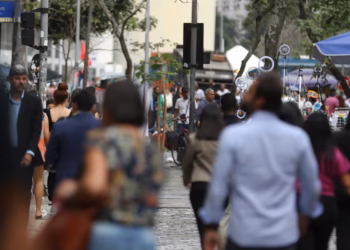Economia brasileira cresce 1,1%, mas perde ritmo e tem pior 1º trimestre desde a pandemia