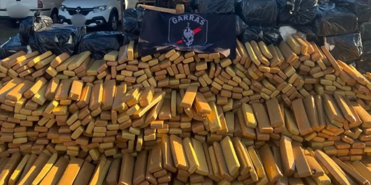 Dupla é presa por equipe da Garras com quase 4 toneladas de maconha em Campo Grande