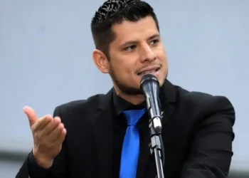 Justiça anula PAD que expulsou Tiago Vargas da Polícia Civil